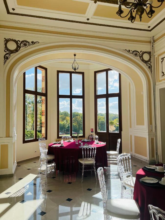Chateau De Crenille * Chaumes-en-Brie