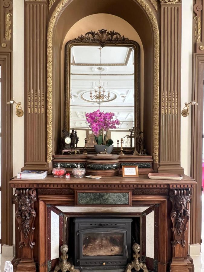 Château De Crènille Bed & Breakfast