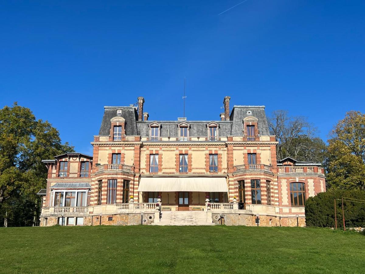 Château De Crènille Bed & Breakfast