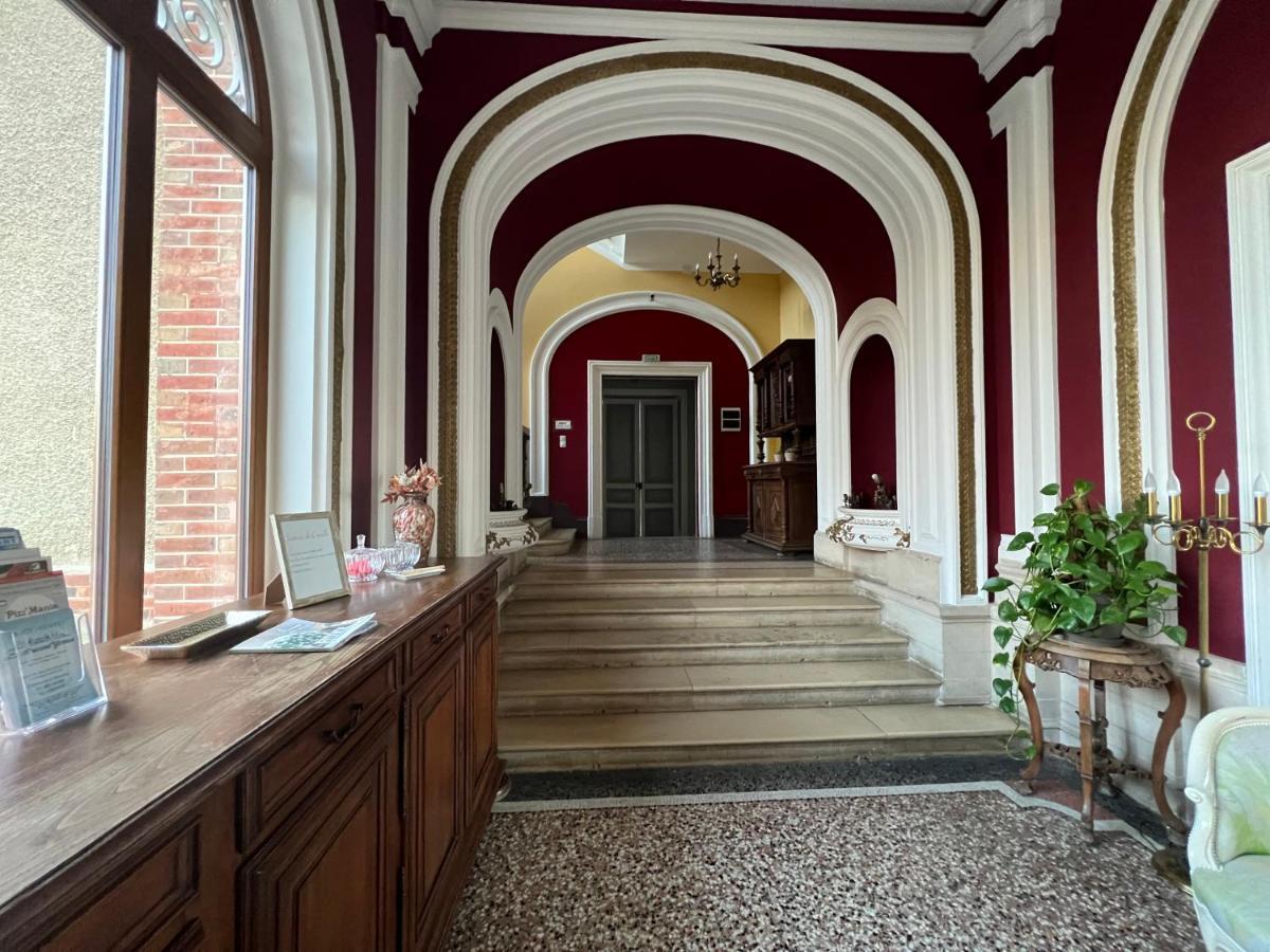 Château De Crènille Couette-café
