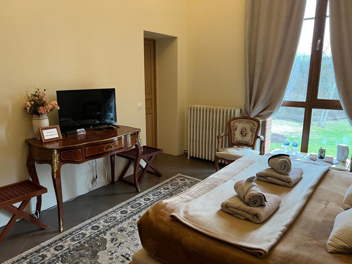 Couette-café Château De Crènille *
