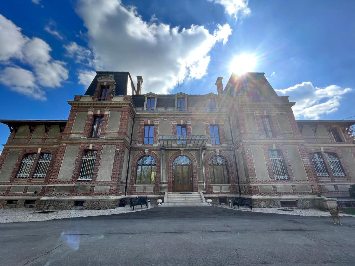 Château De Crènille * Chaumes-en-Brie