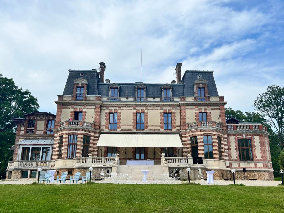 Château De Crènille Bed & Breakfast Chaumes-en-Brie