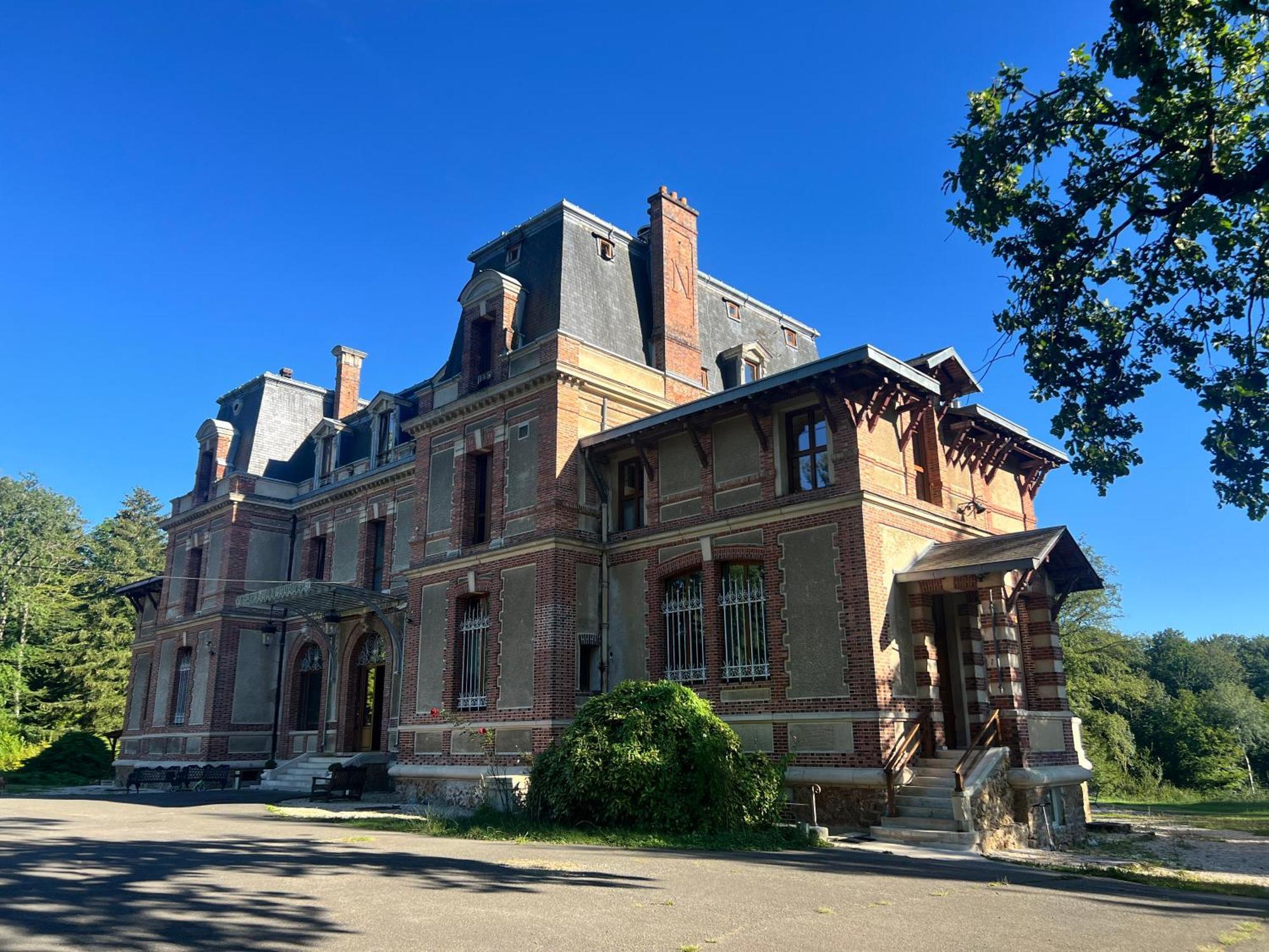 Château De Crènille * Chaumes-en-Brie