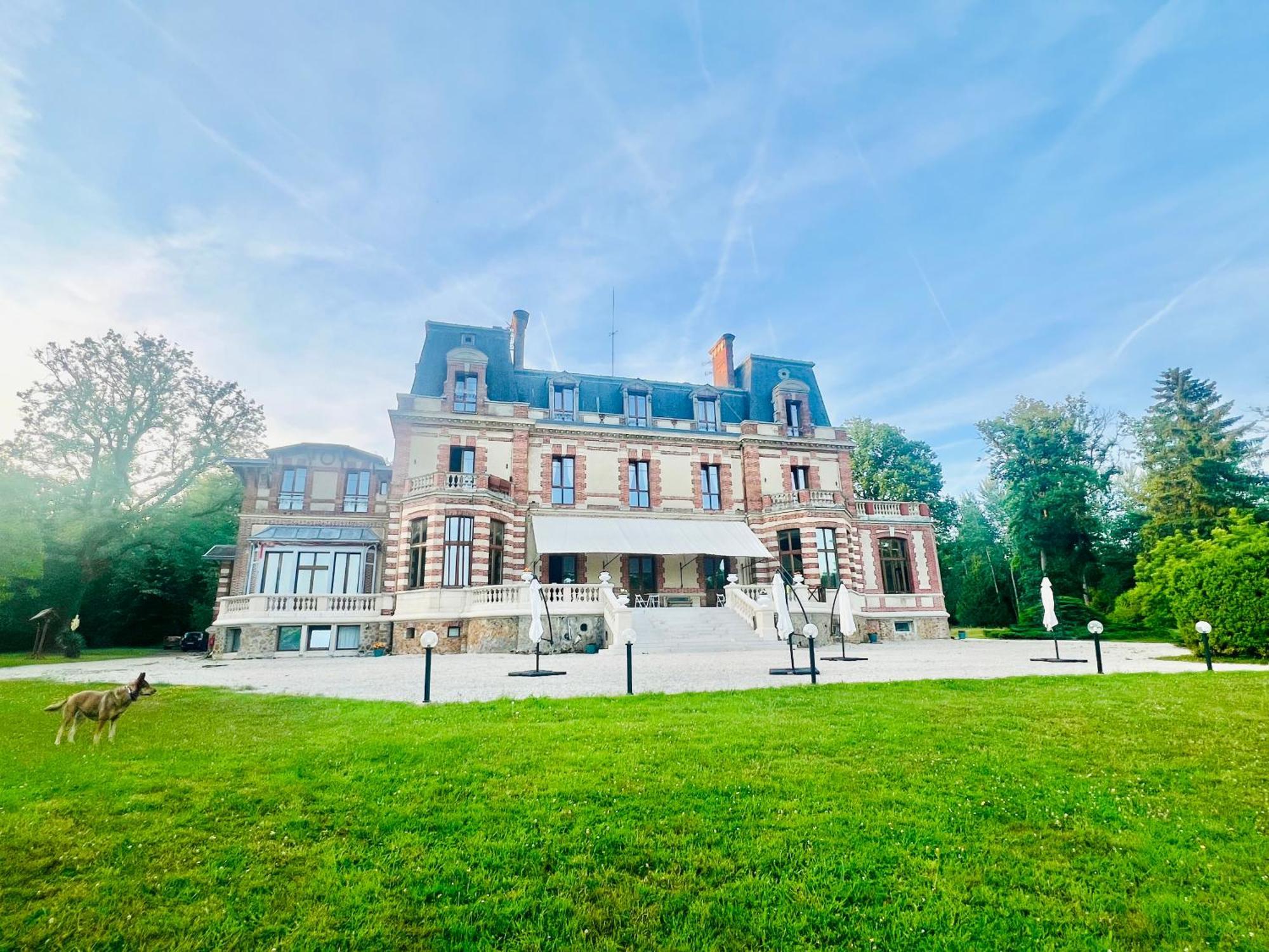 Bed & Breakfast Château De Crènille